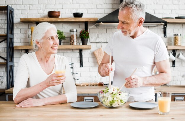 Jak skuteczne są naturalne suplementy diety dla seniorów?