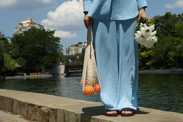 Moda zrównoważona: Jak tworzyć stylowe zestawy z myślą o przyszłości